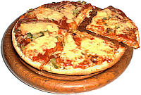 Pizza - fertig mit Käse (Gouda), Salami / Cervelatwurst, Pepperoncini / Pepperoni, roten Paprika, Oregano und Onlivenöl